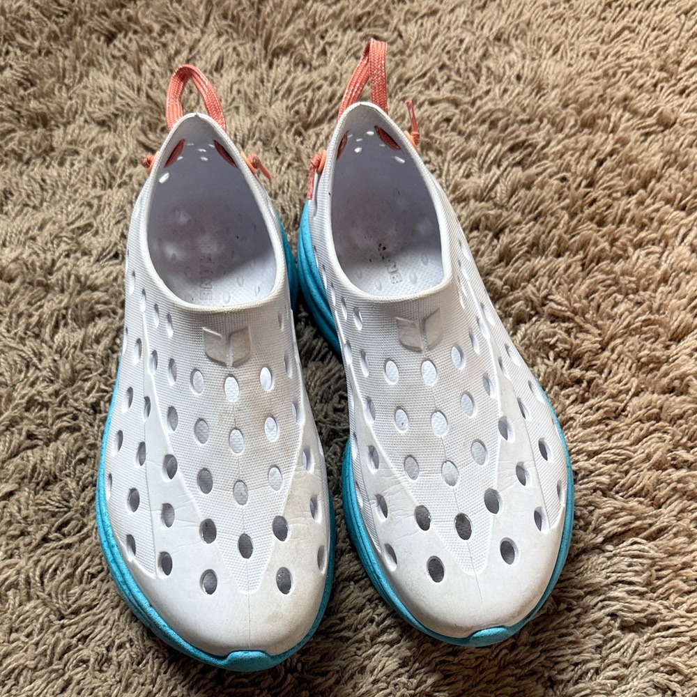 Kids Aqua Water Shoes - White and Blue